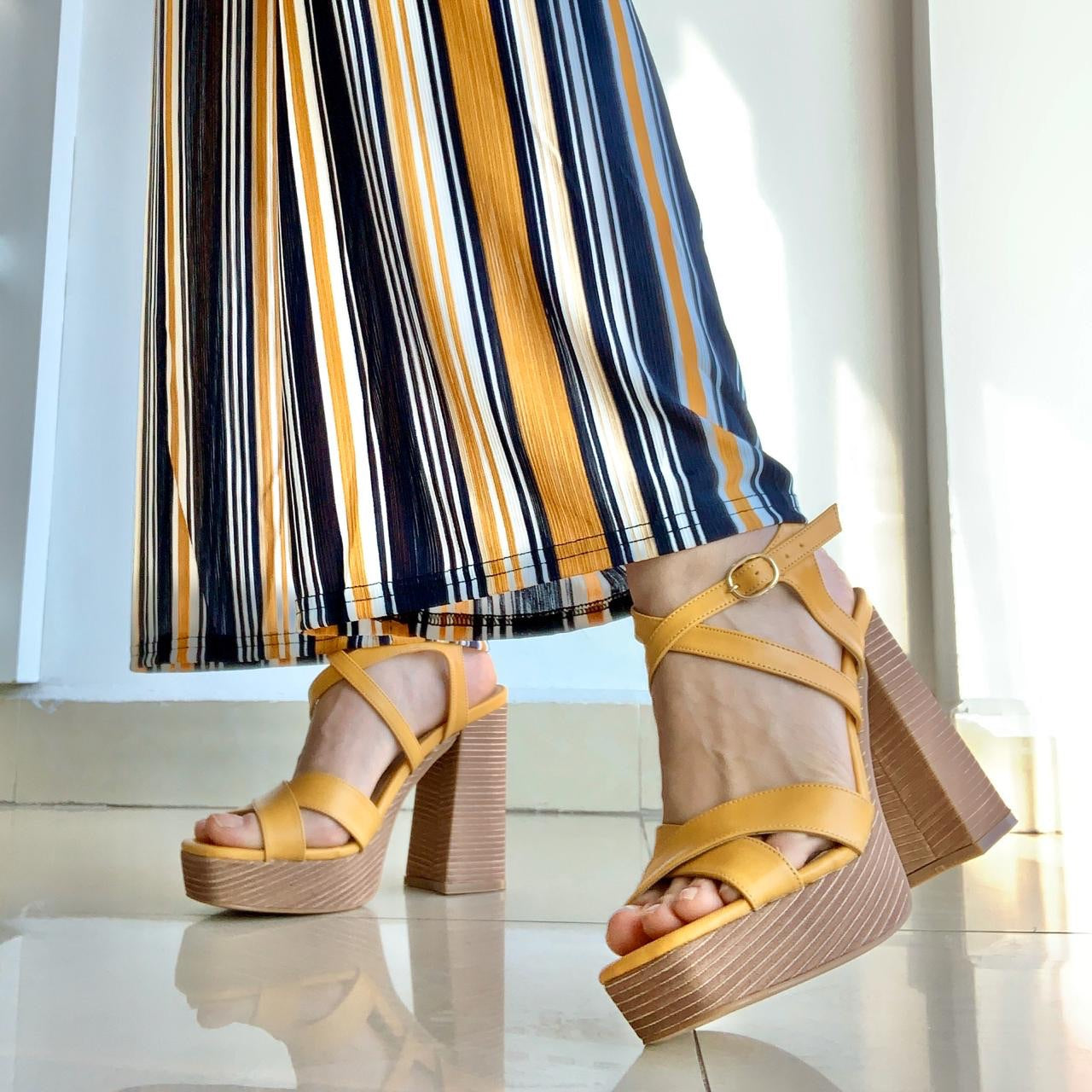 Plataforma ocre mostaza